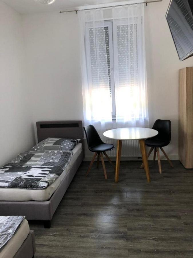 Godorfer Burg Monteuer Zimmer Wesseling Eksteriør billede